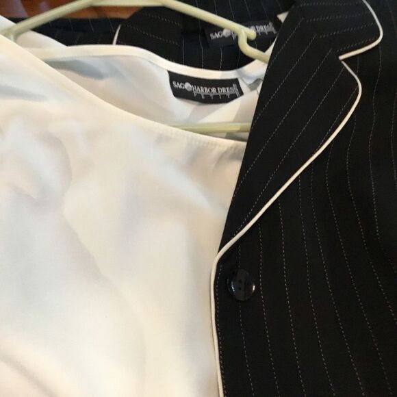 NWT. Sag Harbor Brand Women’s Size 12P 2 PC Blouse and Jacket Set - Picture 9 of 9